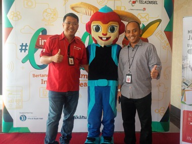 GM Sales Region Sumbagteng, Ismu Widodo (kanan) bersama Eko Atmaja, Branch Pekanbaru